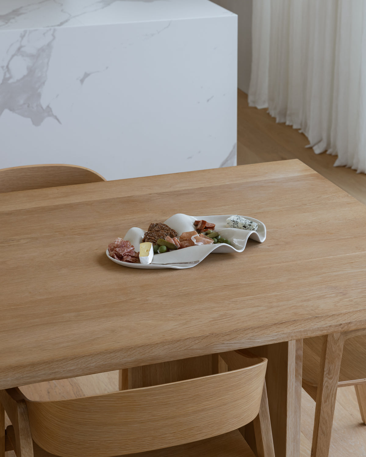 Slightly Boring Platter Medium - Sand Dune